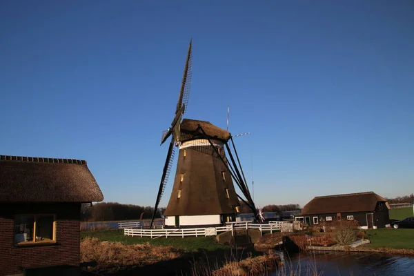 Historyczny Wiatrak Rzece Rotte Zevenhuizen Niedaleko Rotterdamu Holandii — Zdjęcie stockowe
