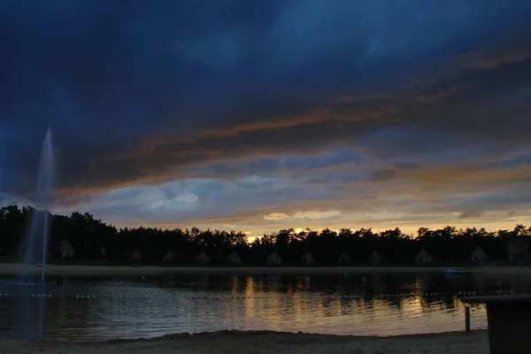 Dunkle Wolken Über Dem See Von Landgoed Loo Die Auf — Stockfoto