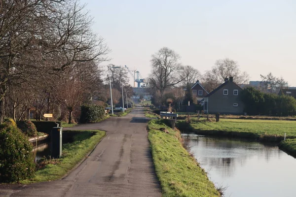 欧洲最低地区的乡村公路荷兰的Zuidplaspolder — 图库照片