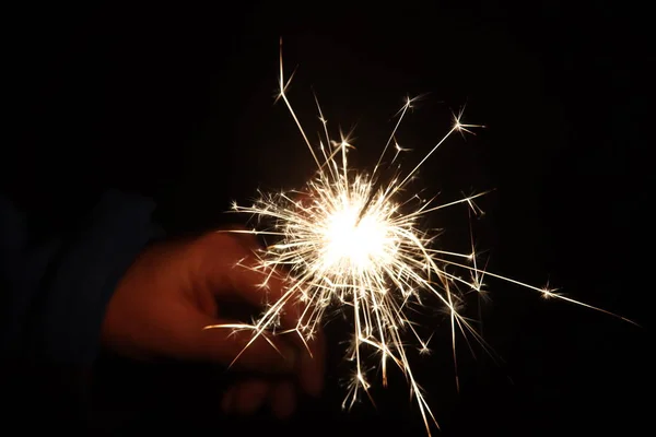 Sparkler Com Luz Fogo Mão Criança Durante Véspera Ano Novo — Fotografia de Stock