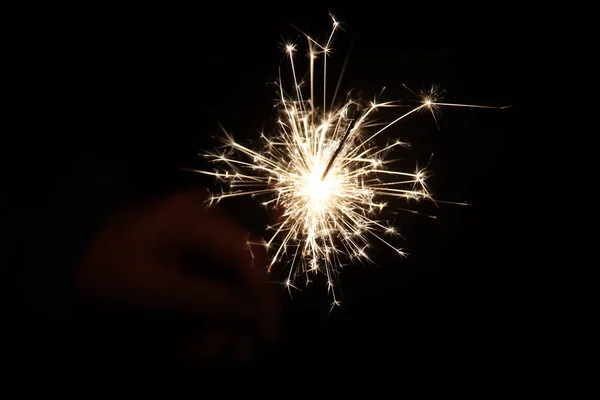 Sparkler Com Luz Fogo Mão Criança Durante Véspera Ano Novo — Fotografia de Stock