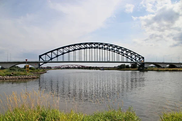 Starý Ocelový Most Názvem Ijsselbrug Přes Řeku Ijssel Pro Spojení — Stock fotografie