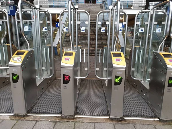 Puertas Estación Tren Amsterdam Sloterdijk Abrirá Con Tarjeta Pago Para — Foto de Stock