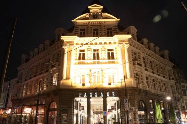 Lahey 'in merkezindeki Passage adlı eski binadaki alışveriş merkezi Hollanda