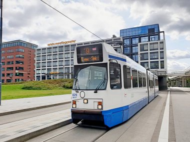 829 numaralı tramvay, Amsterdam Sloterdijk tren istasyonunun başlama noktasında.