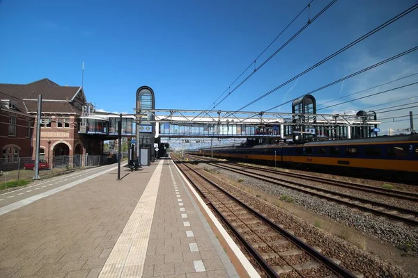 Estação Ferroviária Woerden Entre Gouda Utrecht Com Edifícios Antigos Com — Fotografia de Stock