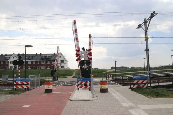 鉄道軌道からの再構築後の地下鉄路線のためのMaassluisのHoekse Lijnのためのレールトラック — ストック写真