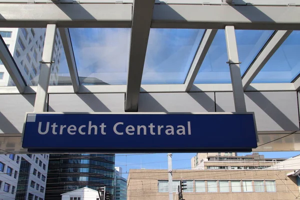 Señal Información Blanca Azul Plataforma Con Nombre Utrecht Centraal —  Fotos de Stock