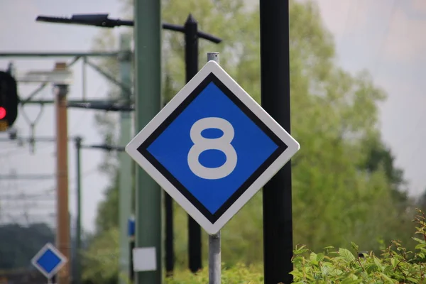 Znak Stopu Podstawie Długości Pociągu Torach Kolejowych Dla Pociągu Przystankowego — Zdjęcie stockowe