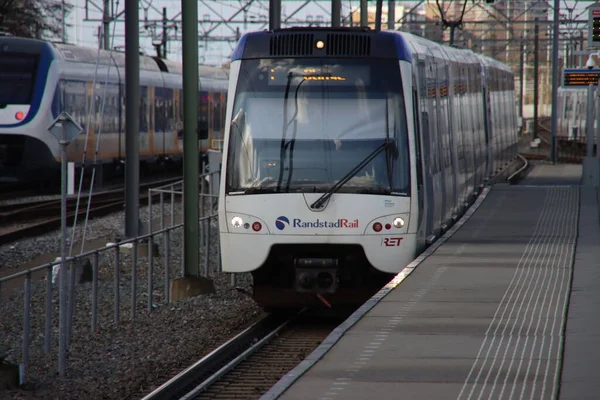 Véhicule Ferroviaire Randstadrail Long Quai Gare Forepark Avec Tram Type — Photo