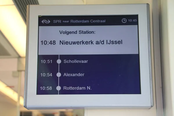 Wyświetlacz Informacji Pociągu Podmiejskim Slt Holandii Informacjami Podróży Pociągu Jadącym — Zdjęcie stockowe