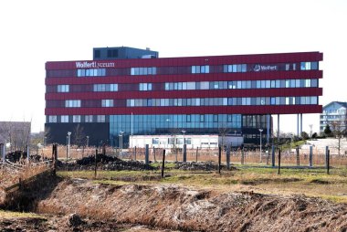 Hollanda 'nın Bergschenhoek kasabasında Wolfert Lyceum adlı ortaokul binası.
