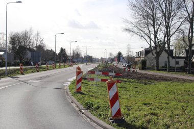 Capelle 'deki Hoofdweg ve Hollanda' daki Nieuwerkerk aan den Ijssel yollarının yeniden inşasına ilişkin imzalar.