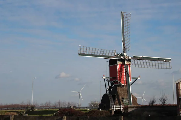 Красный Цвет Старый Четырехугловой Деревянный Мельница Zoeterwoude Нидерландах — стоковое фото
