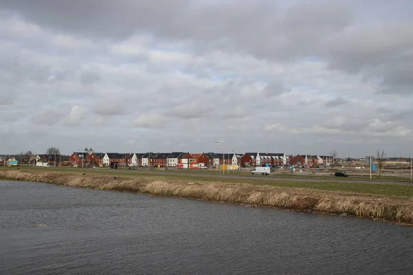 Voda Ringvaart Zuidplaspolder Zadní Straně Nové Rezidenční Čtvrti Koningskwartier Zevenhuizen — Stock fotografie