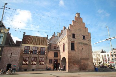 Orta Çağ 'dan Gevangenpoort adında eski bir hapishane. Hollanda, Lahey' de mahkumlara işkence edilmiş.