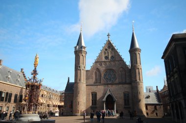 Binnenhof 'daki tarihi bina, Kral Willem-Alexander' ın Hollanda, Lahey 'de her yıl tahttan konuşmasını okuduğu yer.