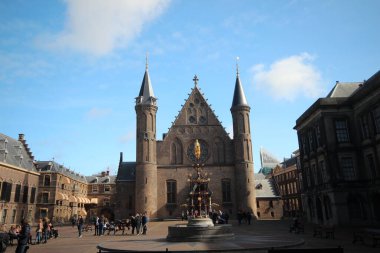 Binnenhof 'daki tarihi bina, Kral Willem-Alexander' ın Hollanda, Lahey 'de her yıl tahttan konuşmasını okuduğu yer.