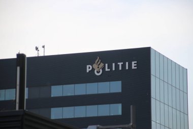 Hollanda 'daki Veilingweg' de Rotterdam Crooswijk 'te bir ofisin polis logosu.