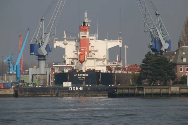 ロッテルダムのワラヘブン港での貨物バルクキャリアAmエクスプレス — ストック写真