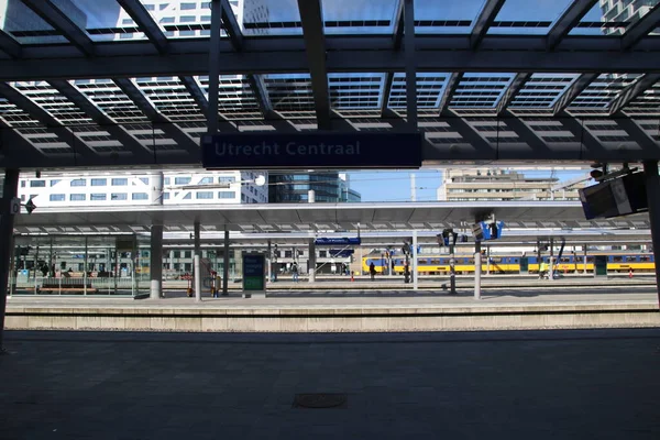 Dworzec Kolejowy Gouda Kinem Budynkiem Banku Rabobank Holandii — Zdjęcie stockowe