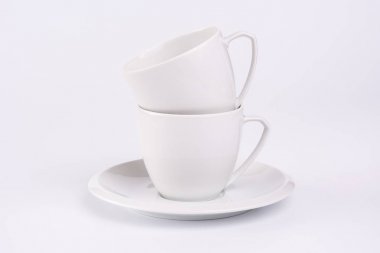 bardak beyaz zemin üzerine yığını