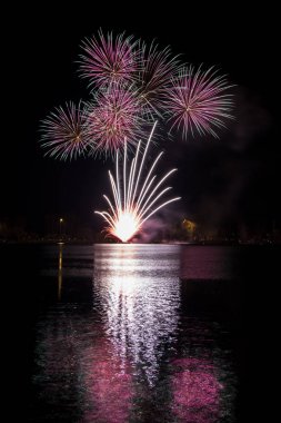 Nürnberg üzerinde birden fazla havai fişek