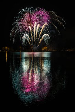 Nürnberg üzerinde birden fazla havai fişek