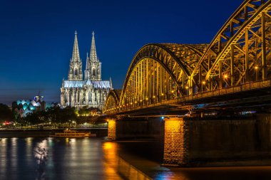 Köln, gece
