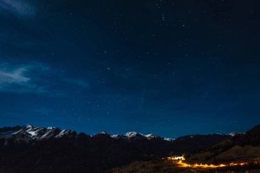 Yıldız üzerinden Avusturya karlı dağlar