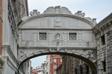 Ünlü Köprüsü, Venedik, İtalya'da sighs