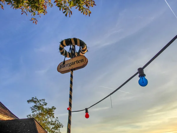 Freiburg, Almanya çizgili bir kutup tabelada 