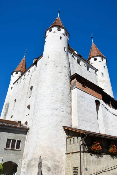 Castle of the swiss town Thun at the lake "Thunersee" — Stock Photo, Image