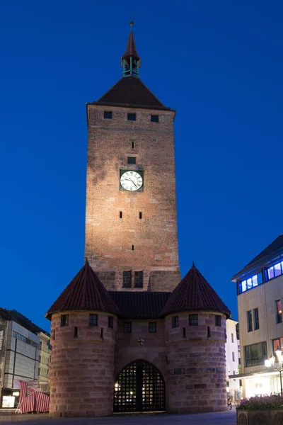 Ο Λευκός Πύργος (Wessier Turm) στο παλιά πόλη της Νυρεμβέργης, Ger — Φωτογραφία Αρχείου