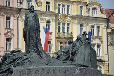 Prague, Çek Cumhuriyeti eski kasaba meydanında Jan Hus Anıtı