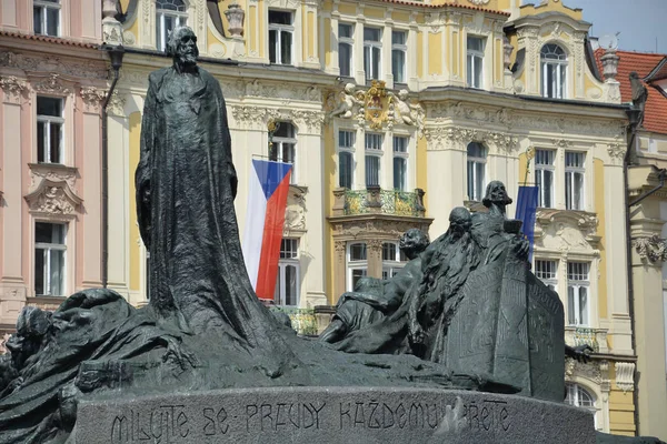 Το μνημείο Γιαν Χους στην πλατεία της παλιάς πόλης στην Πράγα, Τσεχία — Φωτογραφία Αρχείου