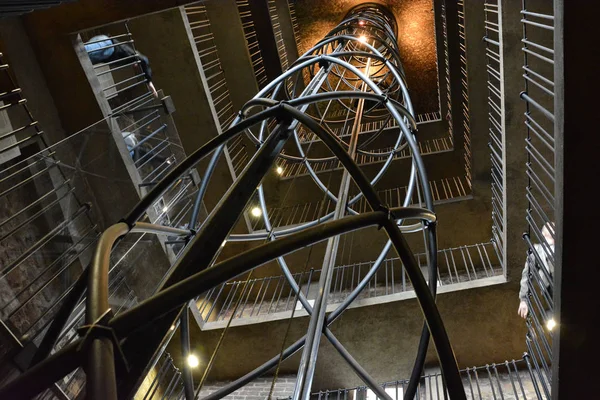 Asansör ve merdiven Kulesi Belediye Binası içi 