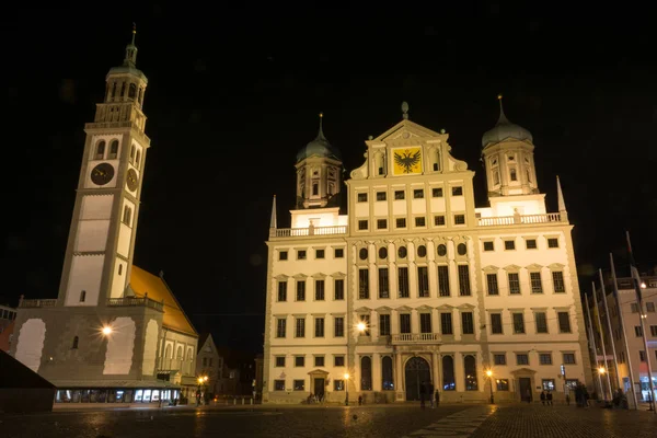 Το Δημαρχείο και η εκκλησία του Αγίου Πέτρου του Άουγκσμπουργκ, Γερμανία κατά τη διάρκεια τ — Φωτογραφία Αρχείου