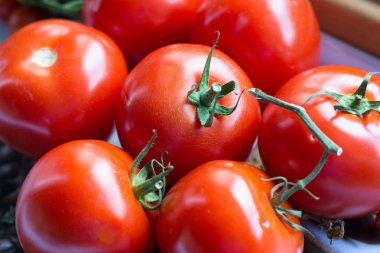 Mutfakta domates birkaç