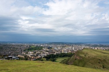 Hollyrood park ve Arthur'un koltuk Edinburgh, Scotl Manzaralı