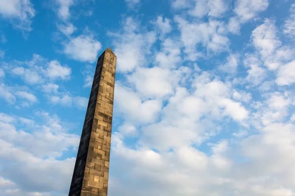 Obelisco en el antiguo cementerio de Calton en Edimburgo —  Fotos de Stock