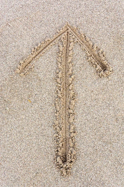 Ok yukarıdan kum çizilmiş