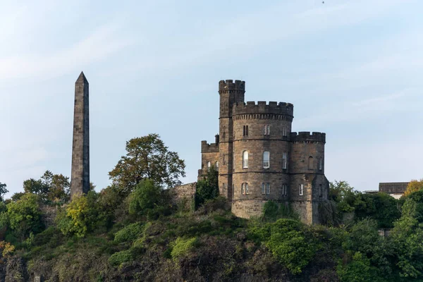 Dikilitaş eski Calton mezarlığı Edinburgh