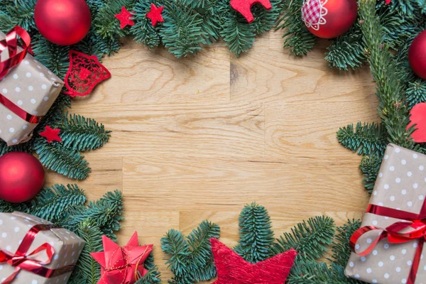 Cadre de fond de Noël avec branches de sapin et autres décorations — Photo