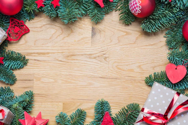 Marco de fondo de Navidad con ramas de abeto y otra decoración —  Fotos de Stock