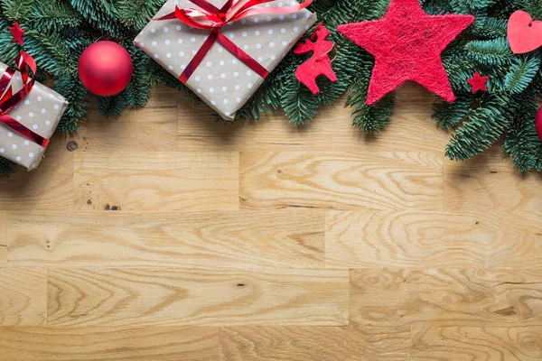 Bordure de fond de Noël au sommet avec branches de sapin et dent — Photo