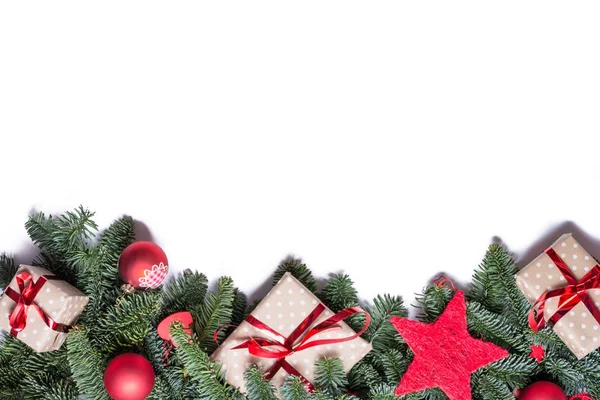 Різдвяний фон кордону внизу з ялинковими гілками і — стокове фото