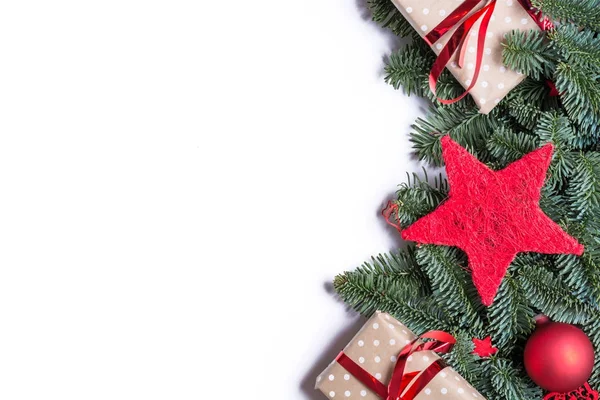 Noel arka plan sınır çam dalları ile sağ tarafında 