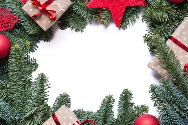 Vánoční pozadí rám s větve jedle a jiné dekora — Stock fotografie
