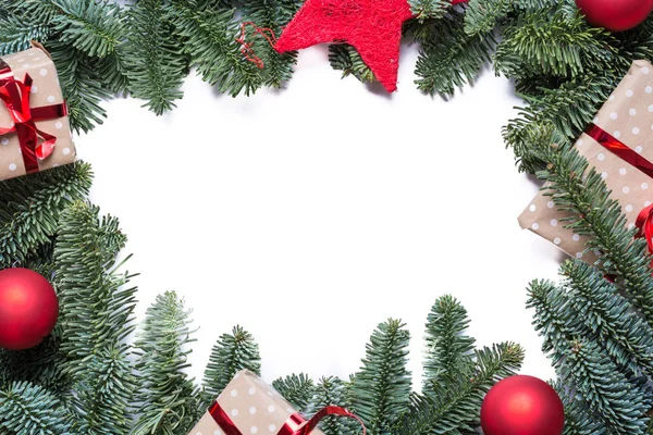 Weihnachten Hintergrund Rahmen mit Tannenzweigen und andere Dekoration — Stockfoto